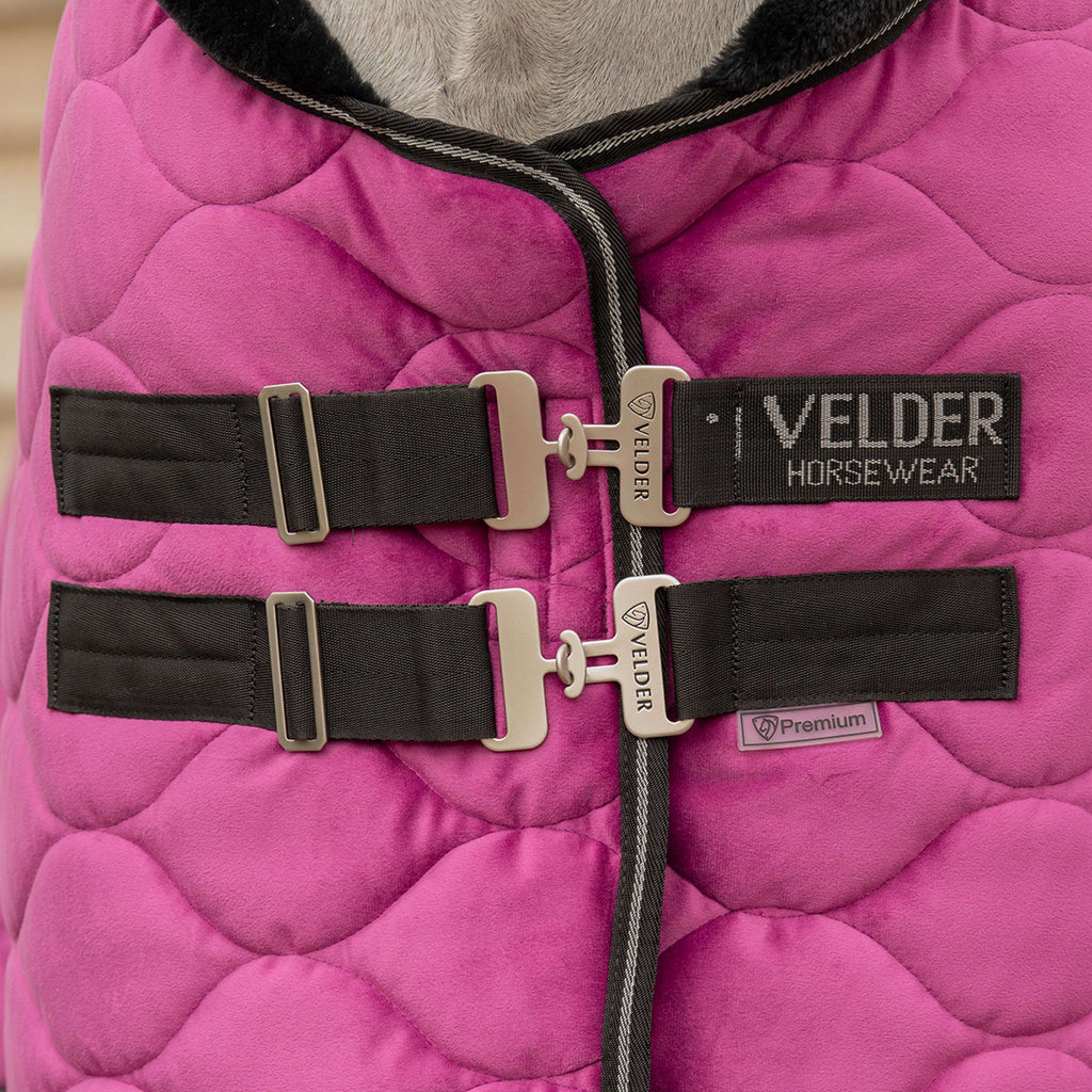 Velder Horsewear Premium Coperta da esposizione Satin Glow Dutch Raspberry