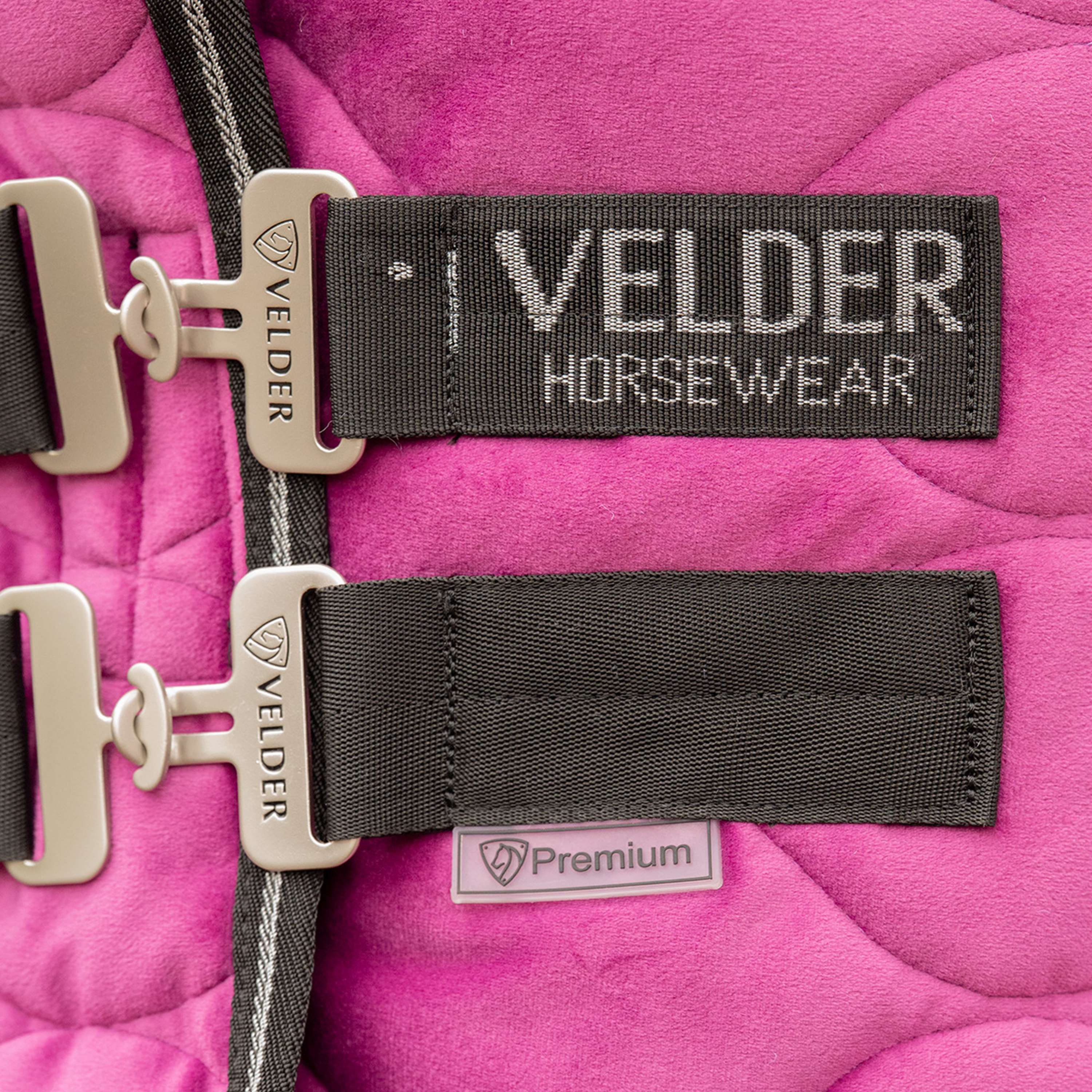 Velder Horsewear Premium Coperta da esposizione Satin Glow Dutch Raspberry