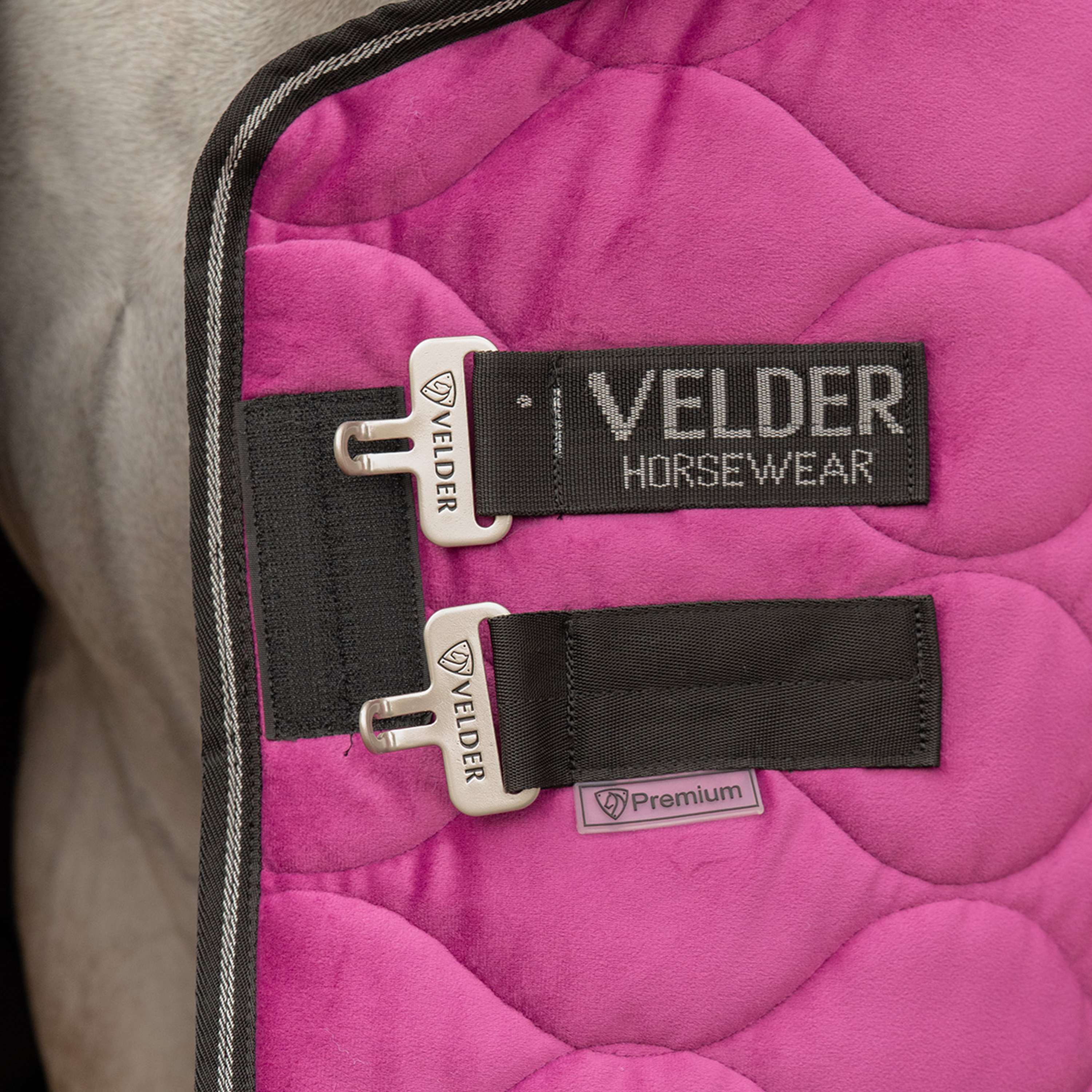 Velder Horsewear Premium Coperta da esposizione Satin Glow Dutch Raspberry