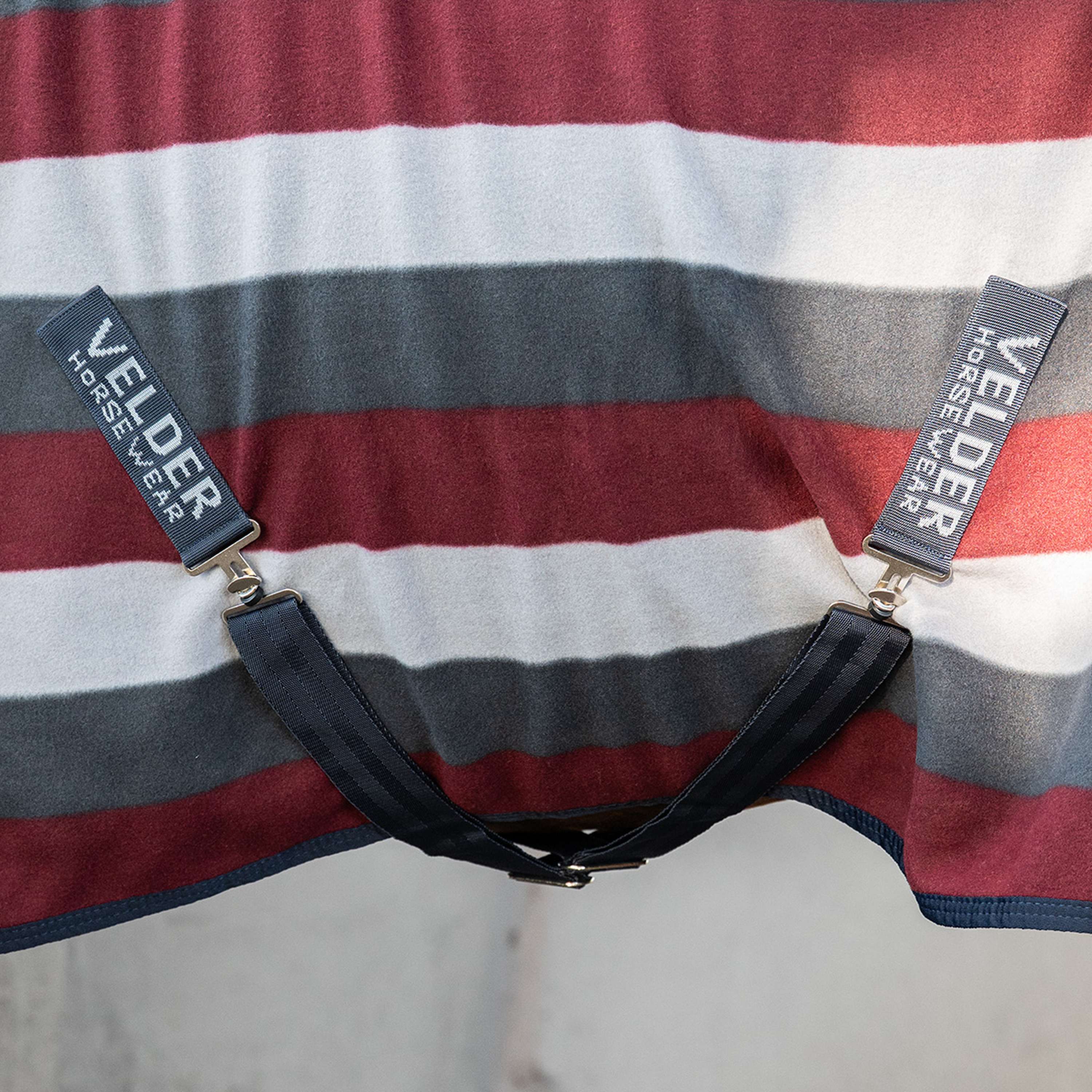 Velder Horsewear Essentials Coperta in Pile Polar Stripes Grigio/Bordeaux