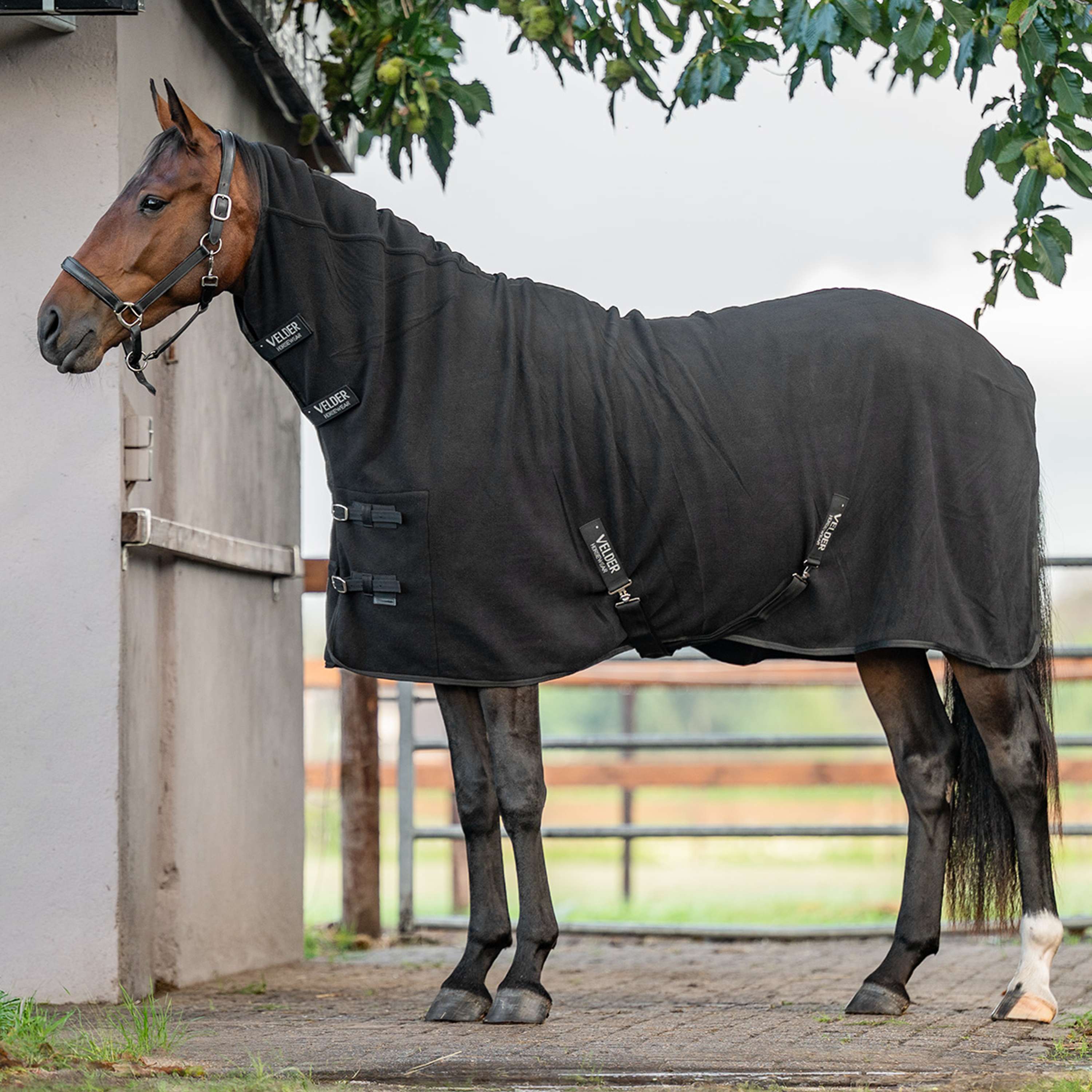 Velder Horsewear Essentials Coperta in Pile Comfy con collo Nero