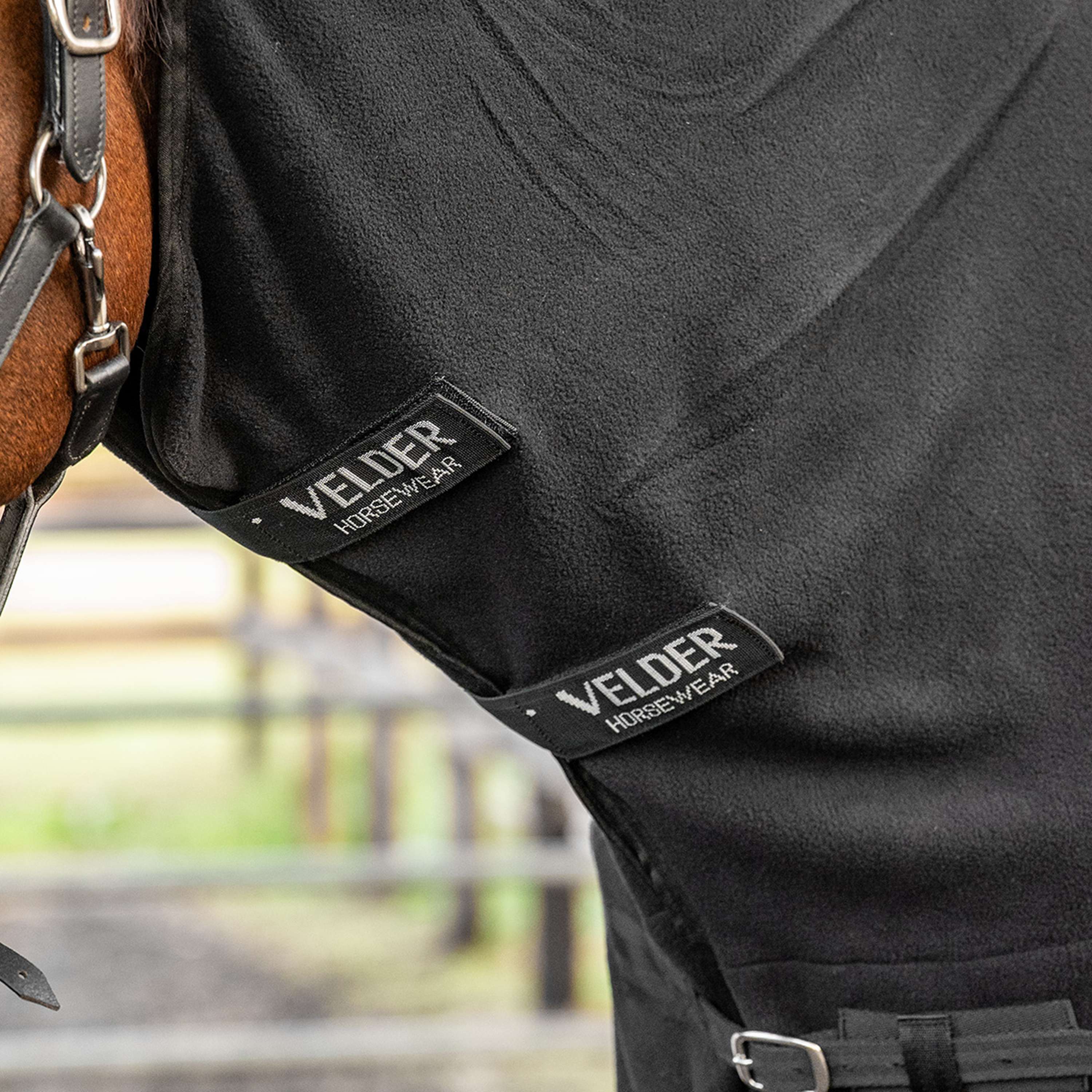 Velder Horsewear Essentials Coperta in Pile Comfy con collo Nero