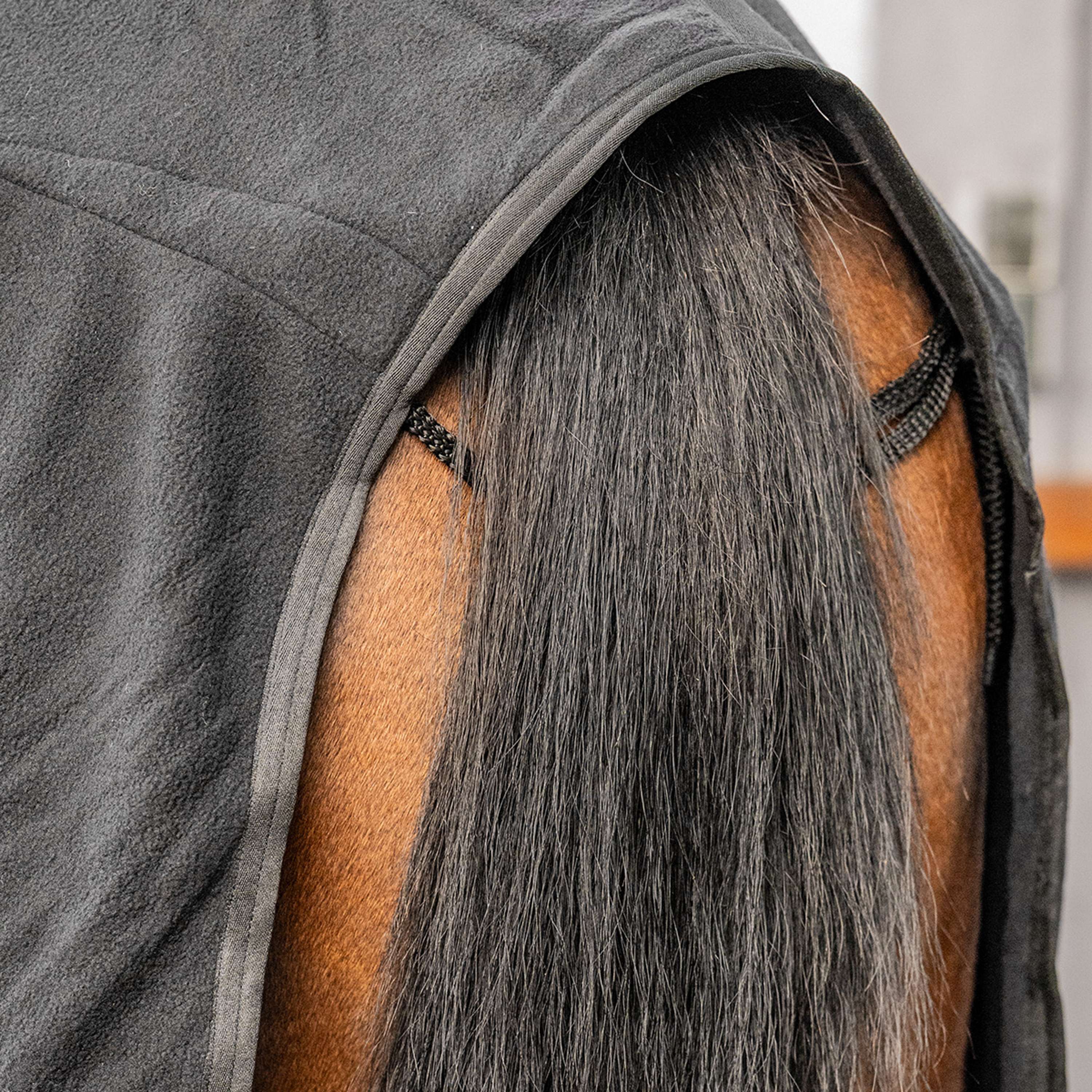 Velder Horsewear Essentials Coperta in Pile Comfy con collo Nero