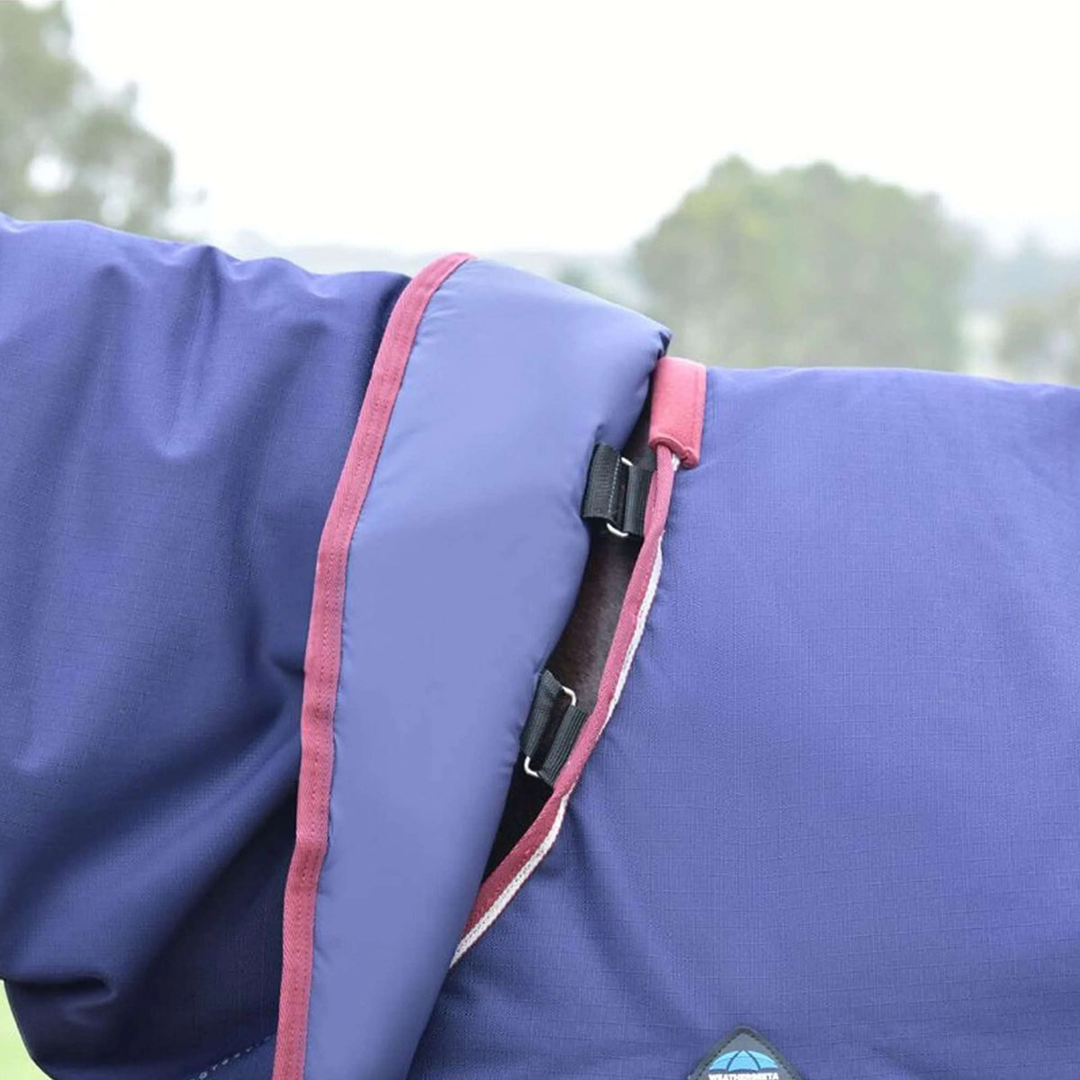 WeatherBeeta ComFiTec Essential Turnout Detach-A-Neck 50 g Navy/Burgundy
