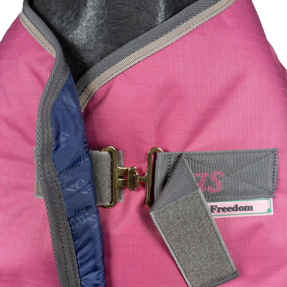 Bucas Freedom Turnout 150/150g Full Neck Lampone