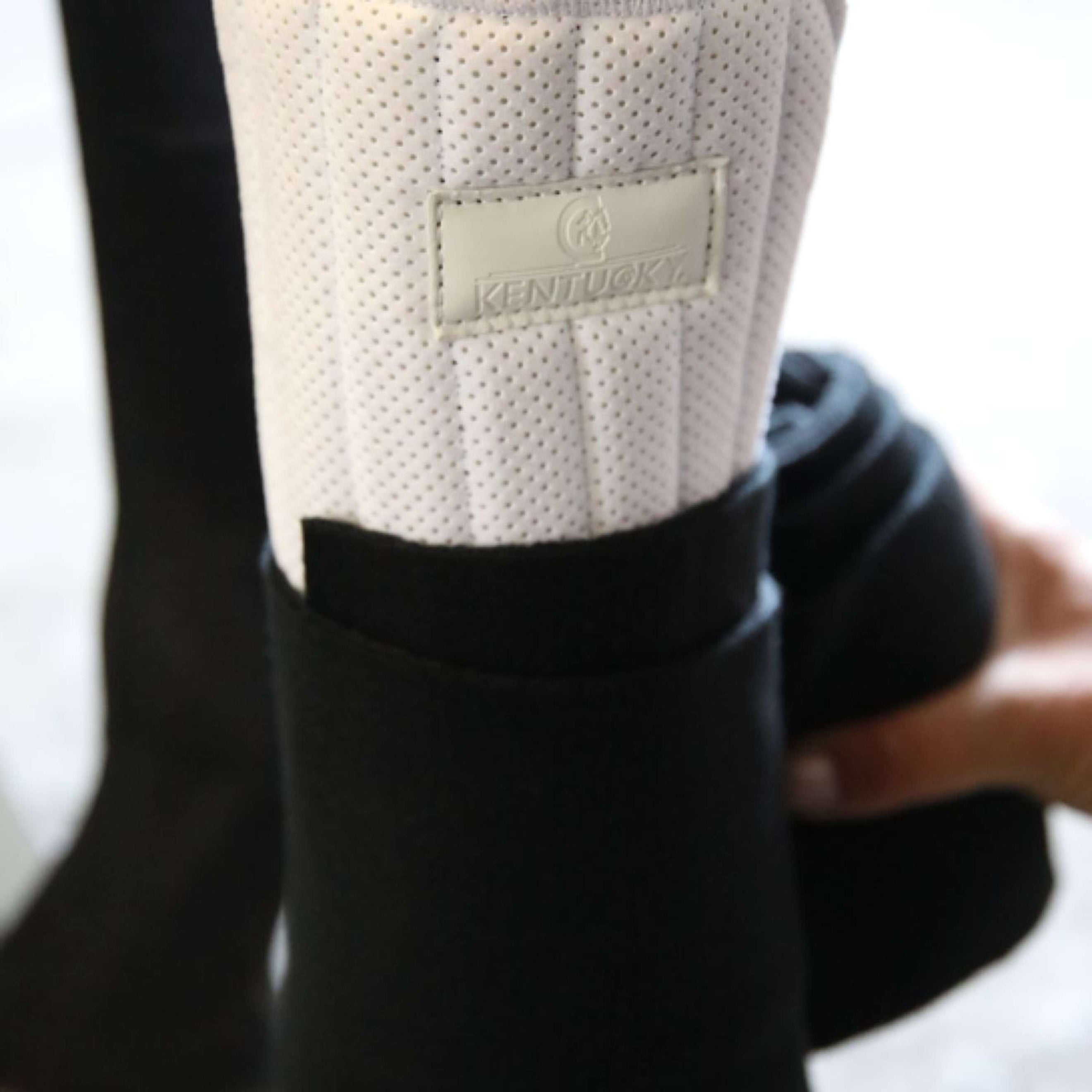 Kentucky Horsewear Tampone per bende Bianco/Nero Kentucky Horsewear Tampone per bende Bianco/Nero