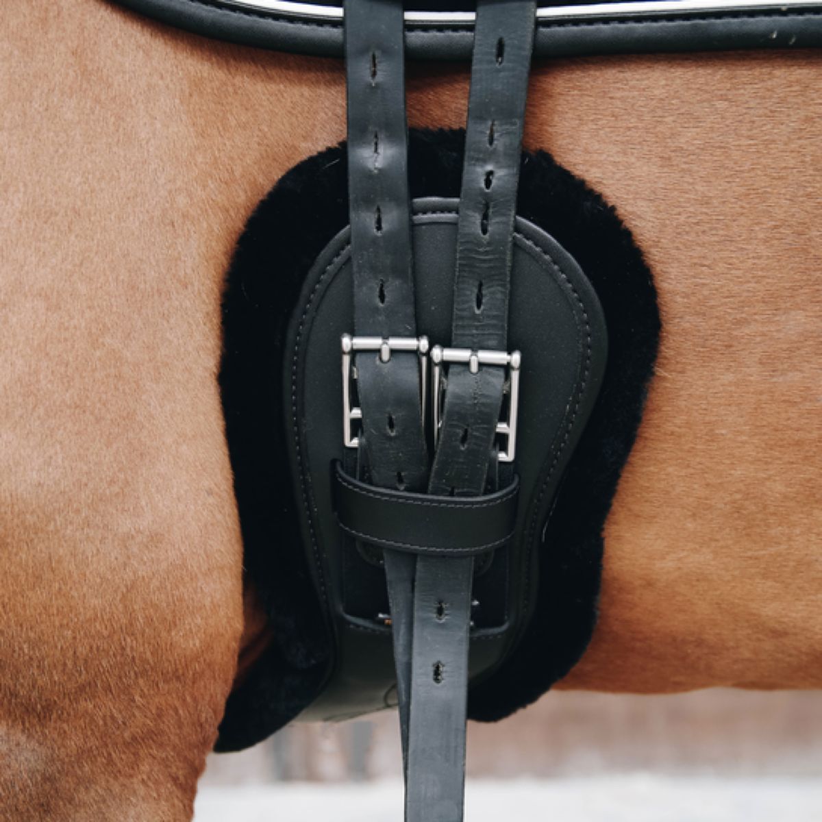 Kentucky Horsewear Copricinghia Sheepskin Anatomic Short Nero