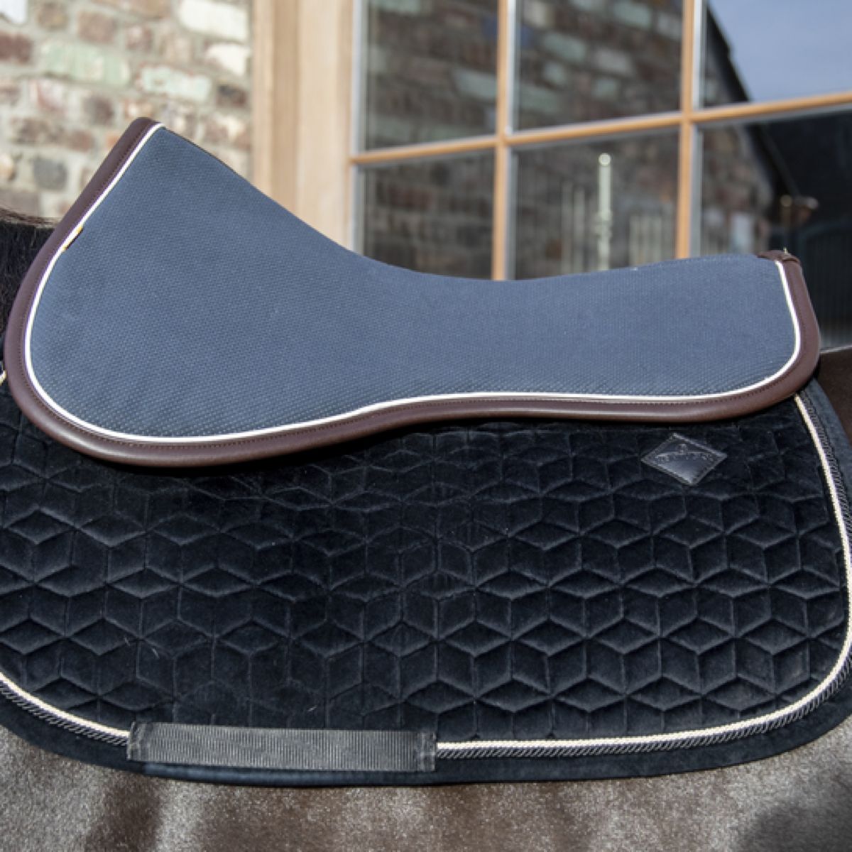 Kentucky Horsewear Sottosella Halfpad Assorbimento anatomico Navy/White/Brown
