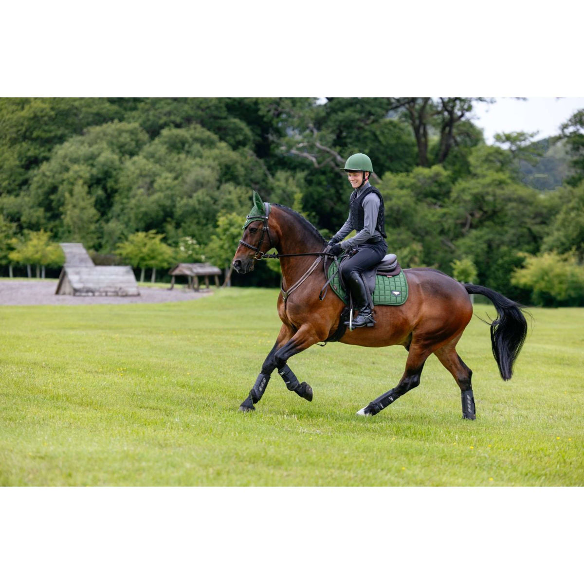 LeMieux Sottosella Loire Classic Square Close Contact Hunter Green