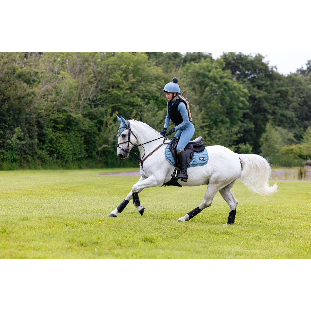 LeMieux Sottosella Loire Classic Square Close Contact Ice Blue