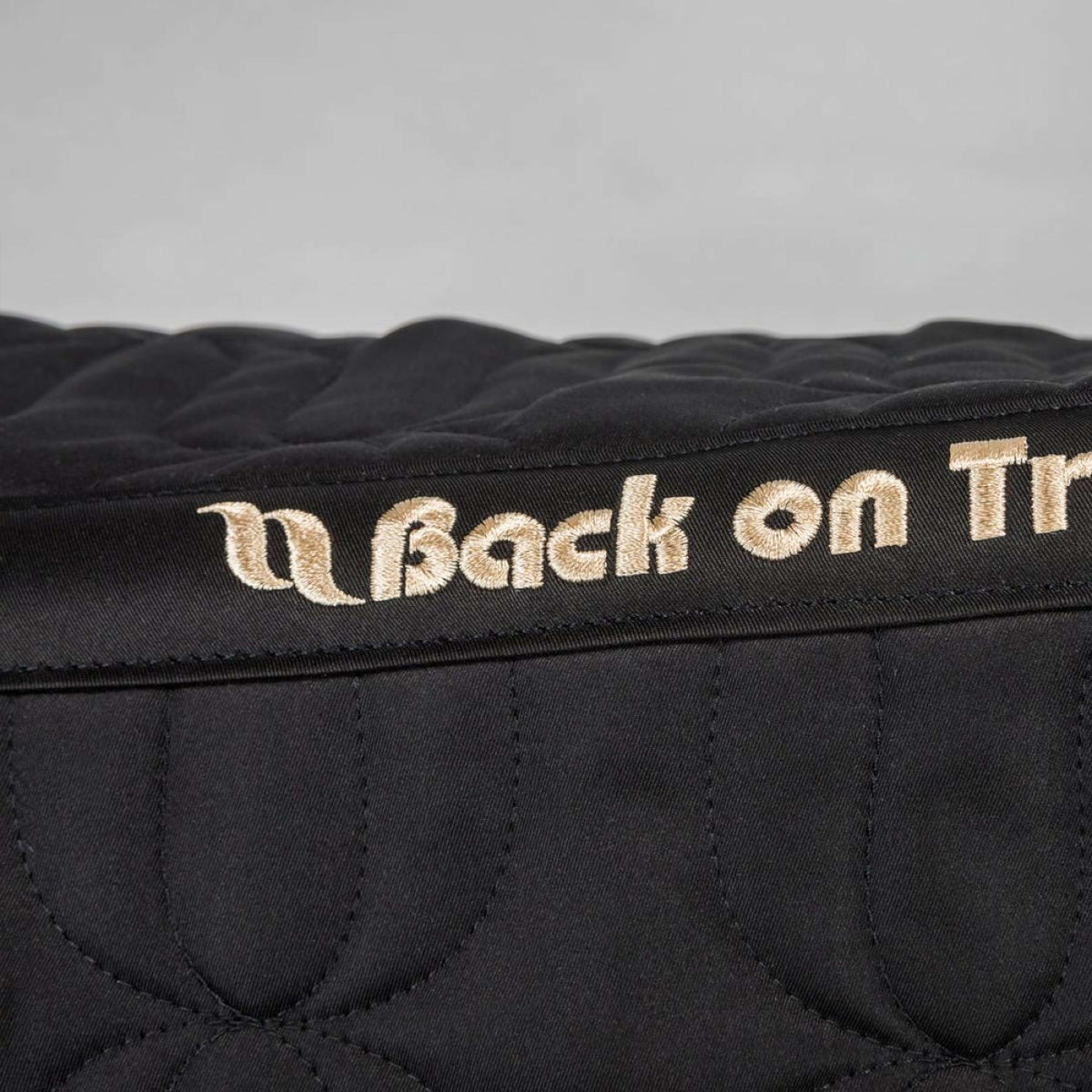 Back on Track Sottosella Deep Nights Springen Nero