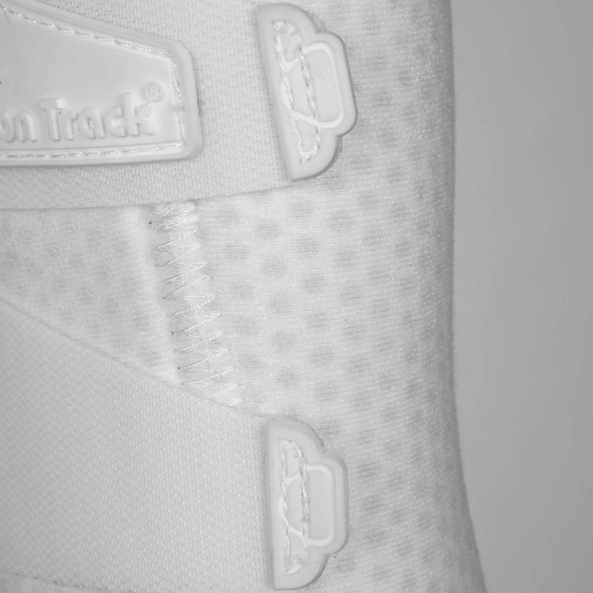 Back on Track Stinchiere Airflow Bianco