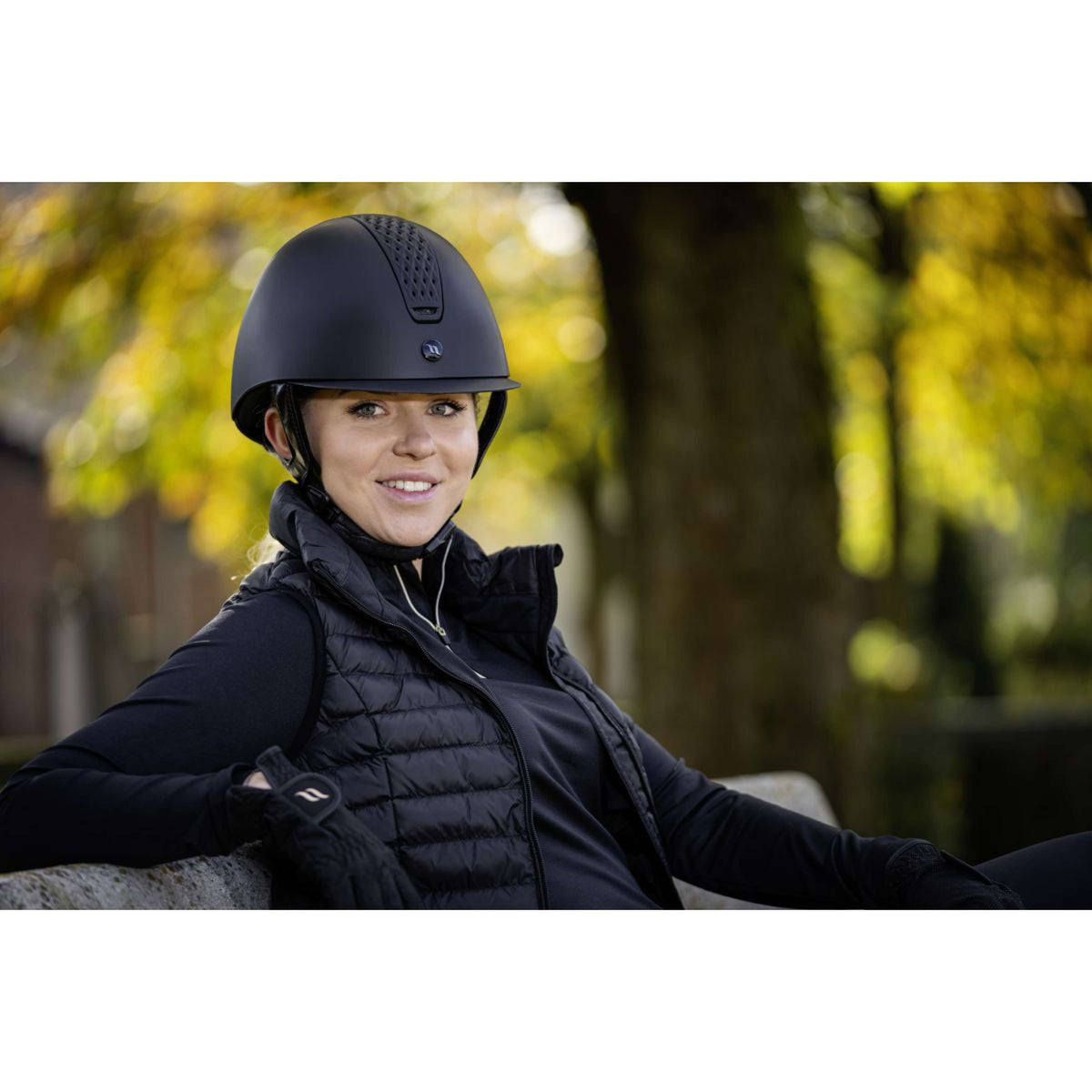 Back on Track Casco da equitazione Silves Smooth Top Mips Nero