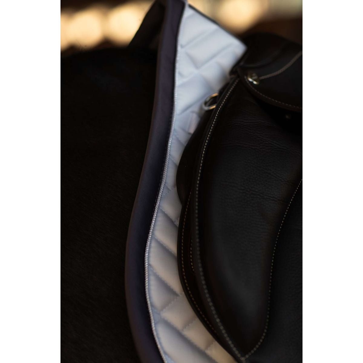 Equestrian Stockholm Sottosella Modern saltando Bianco/Dark Violet