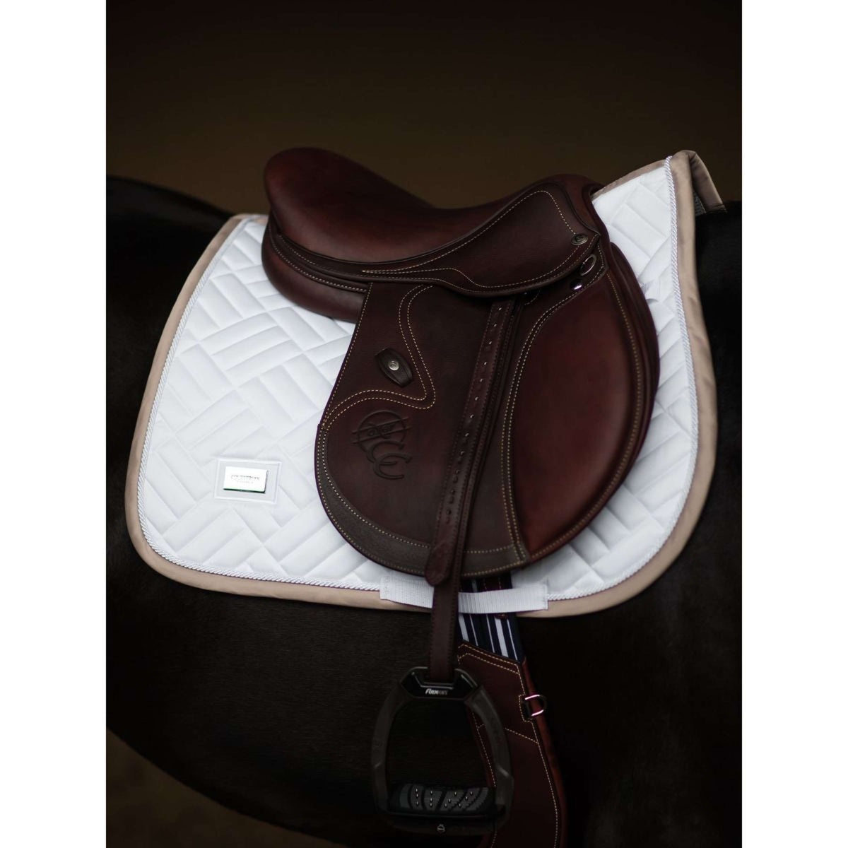 Equestrian Stockholm Sottosella Modern saltando White Sand