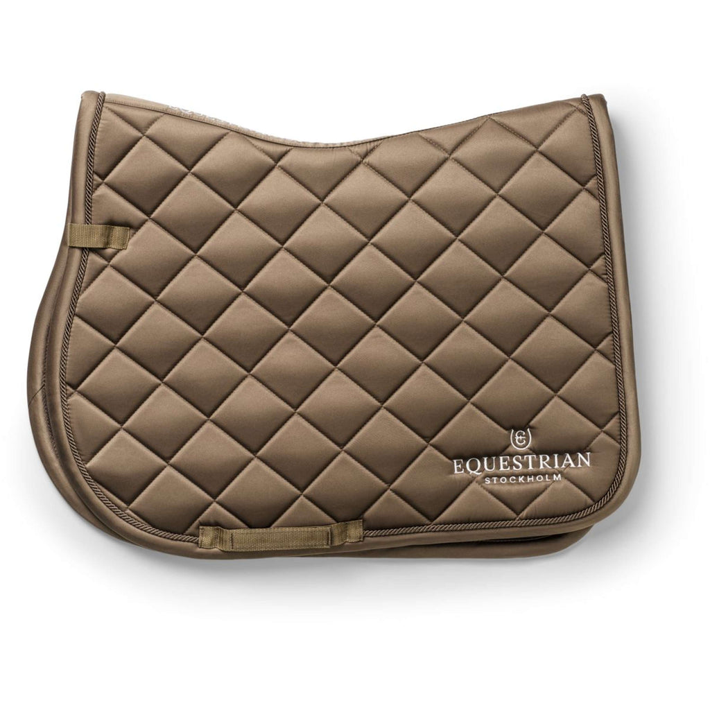 Equestrian Stockholm Sottosella Line saltando Champagne
