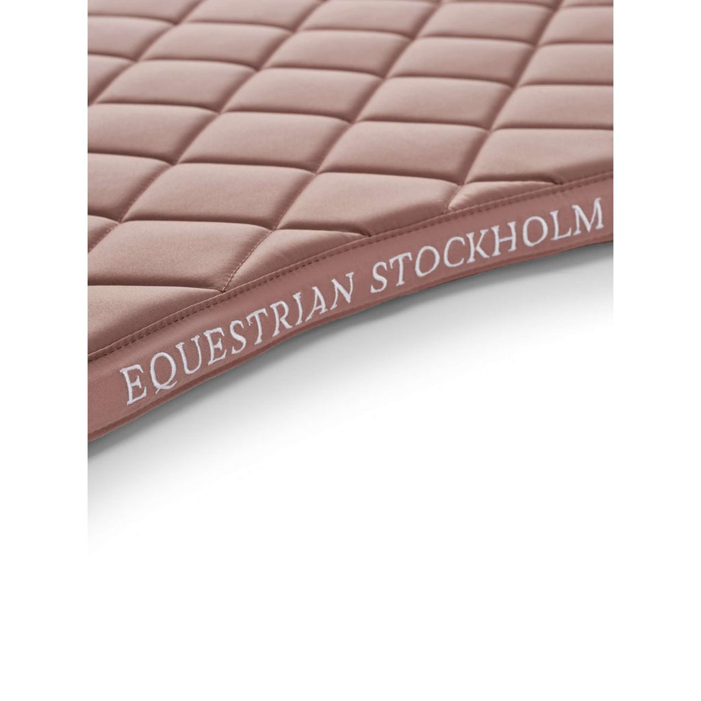 Equestrian Stockholm Sottosella Line saltando Rosa