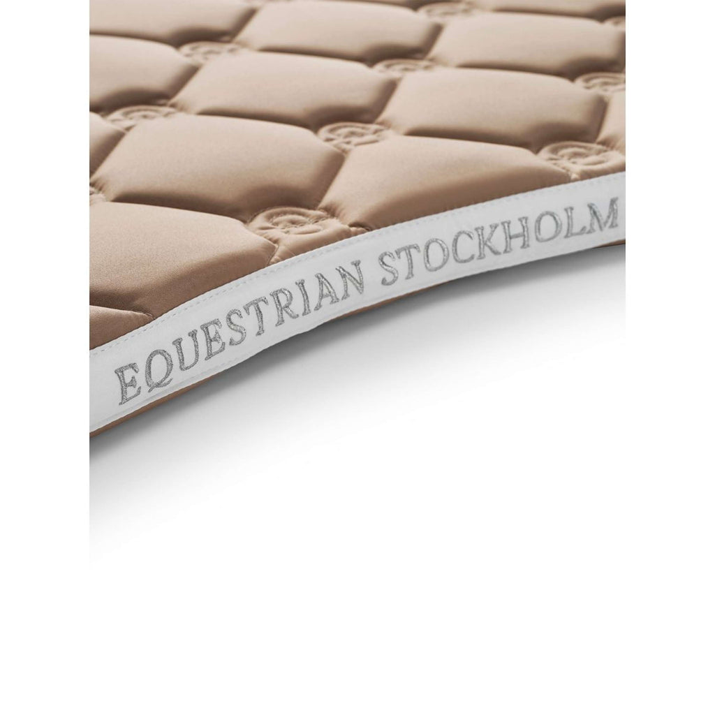 Equestrian Stockholm Sottosella saltando Sand