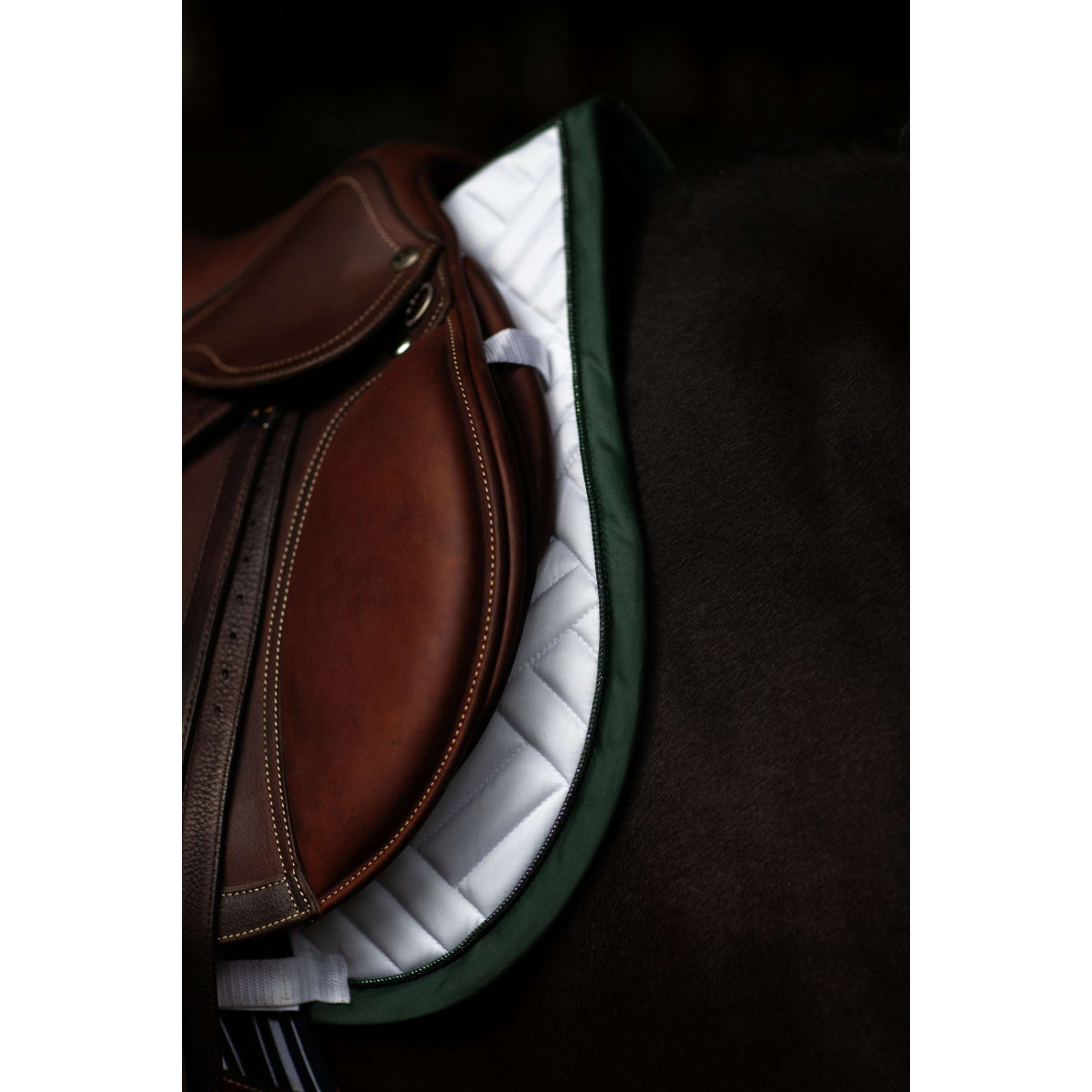 Equestrian Stockholm Sottosella Modern Saltando Bianco/Sycamore Green