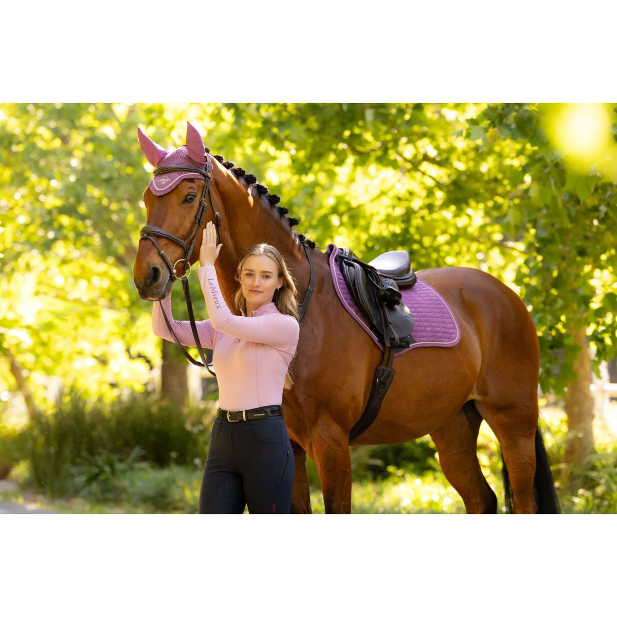LeMieux Sottosella Suede Close Contact Square saltando Mallow