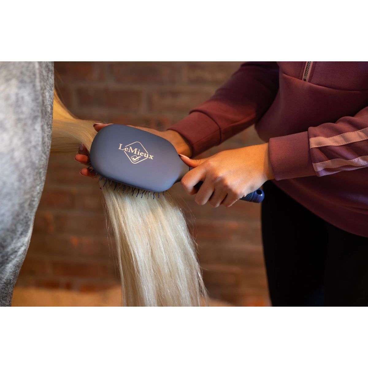 LeMieux Spazzola per criniera e coda Tangle Tidy Powder Blue