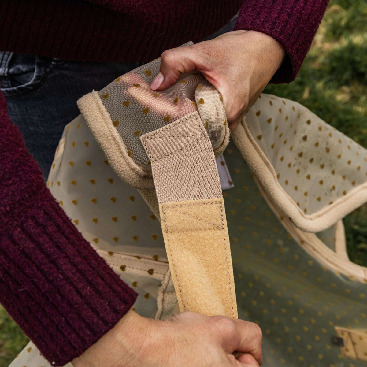 Kentucky Maschera per Mosche Heart con Orecchie e Naso Beige