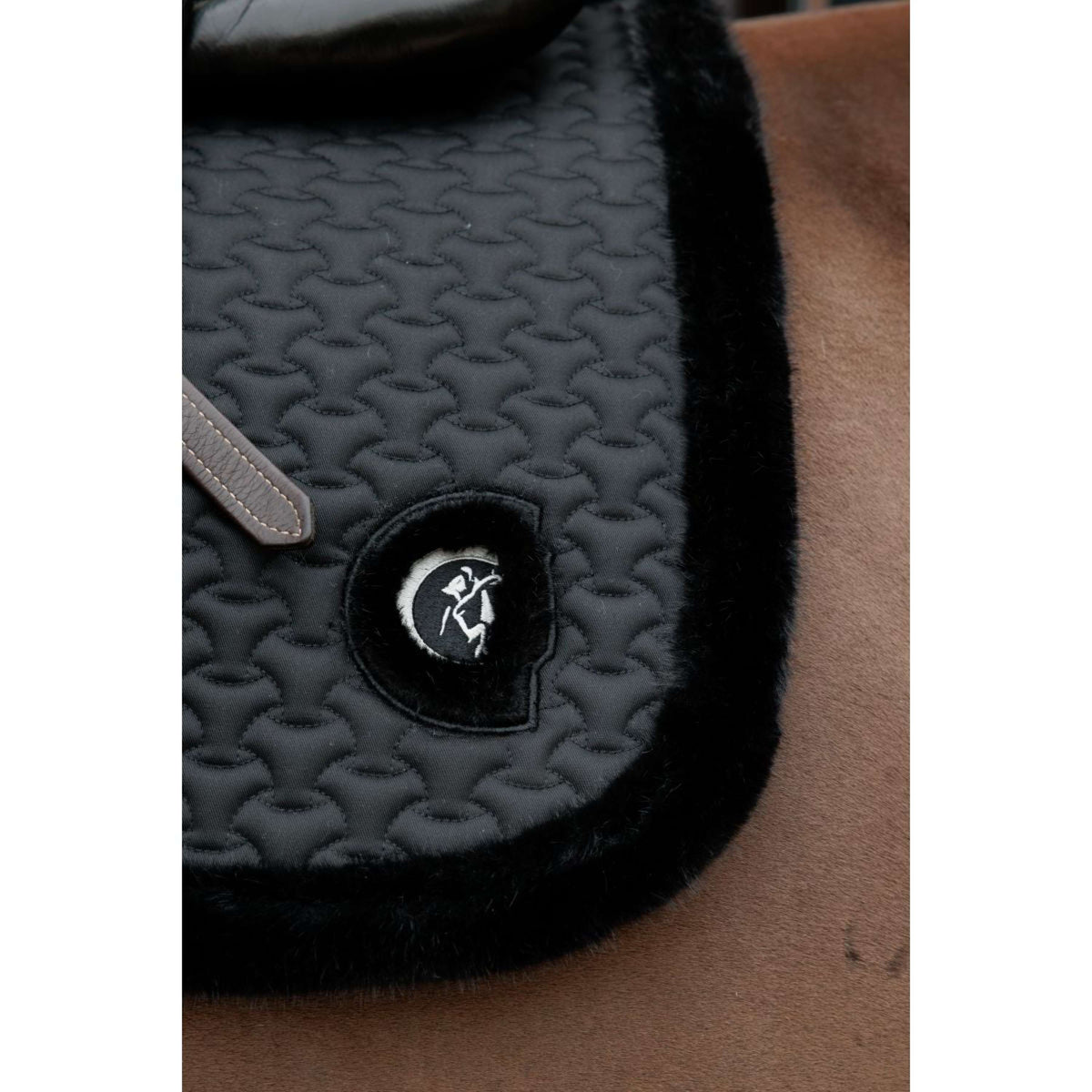 Kentucky Horsewear Sottosella Fake Fur Onion Quilt saltando Nero