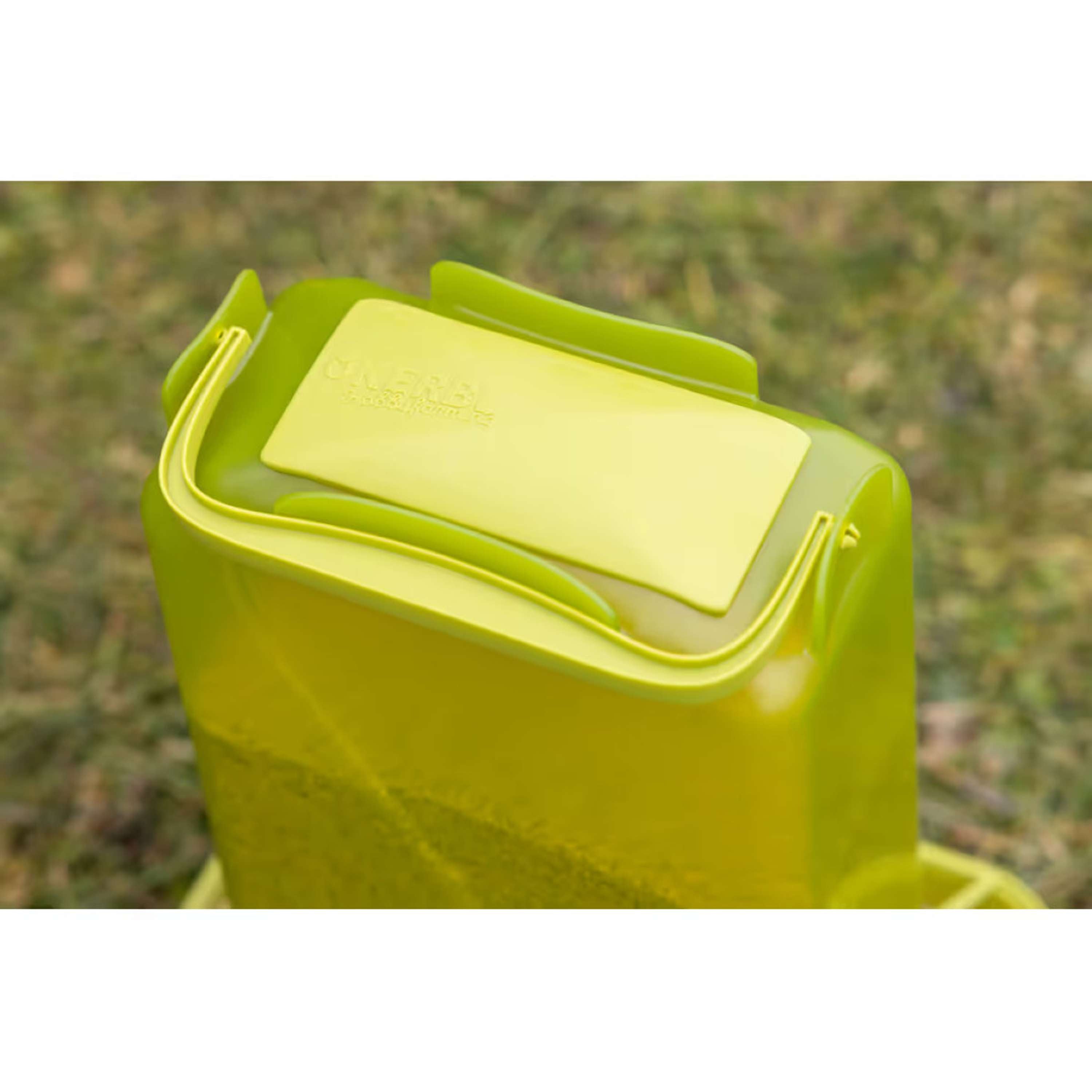 Kerbl Mangime Automatico su Supporto Verde