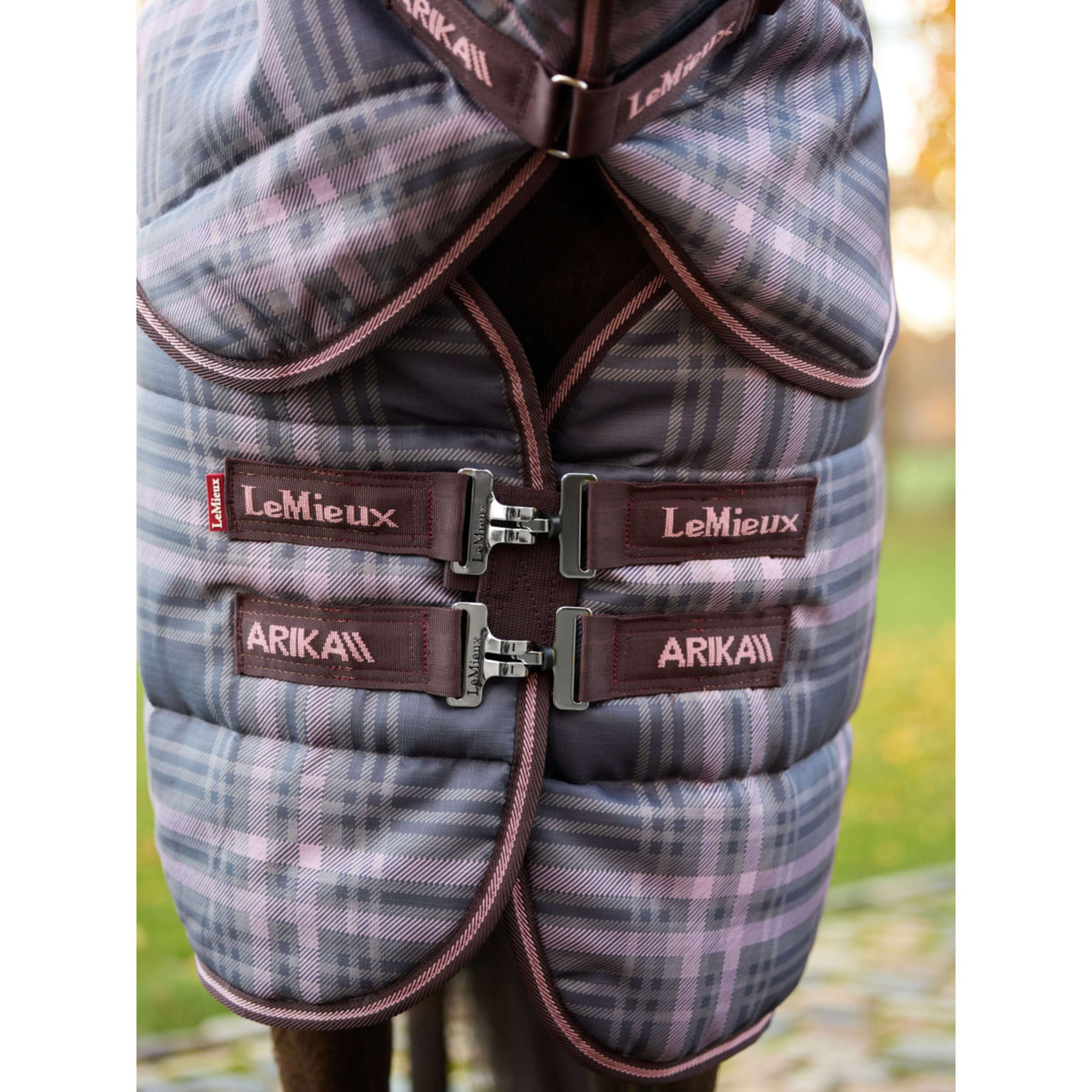 LeMieux Coperta da scuderia Arika Heritage Check with Neck 200g Cocoa