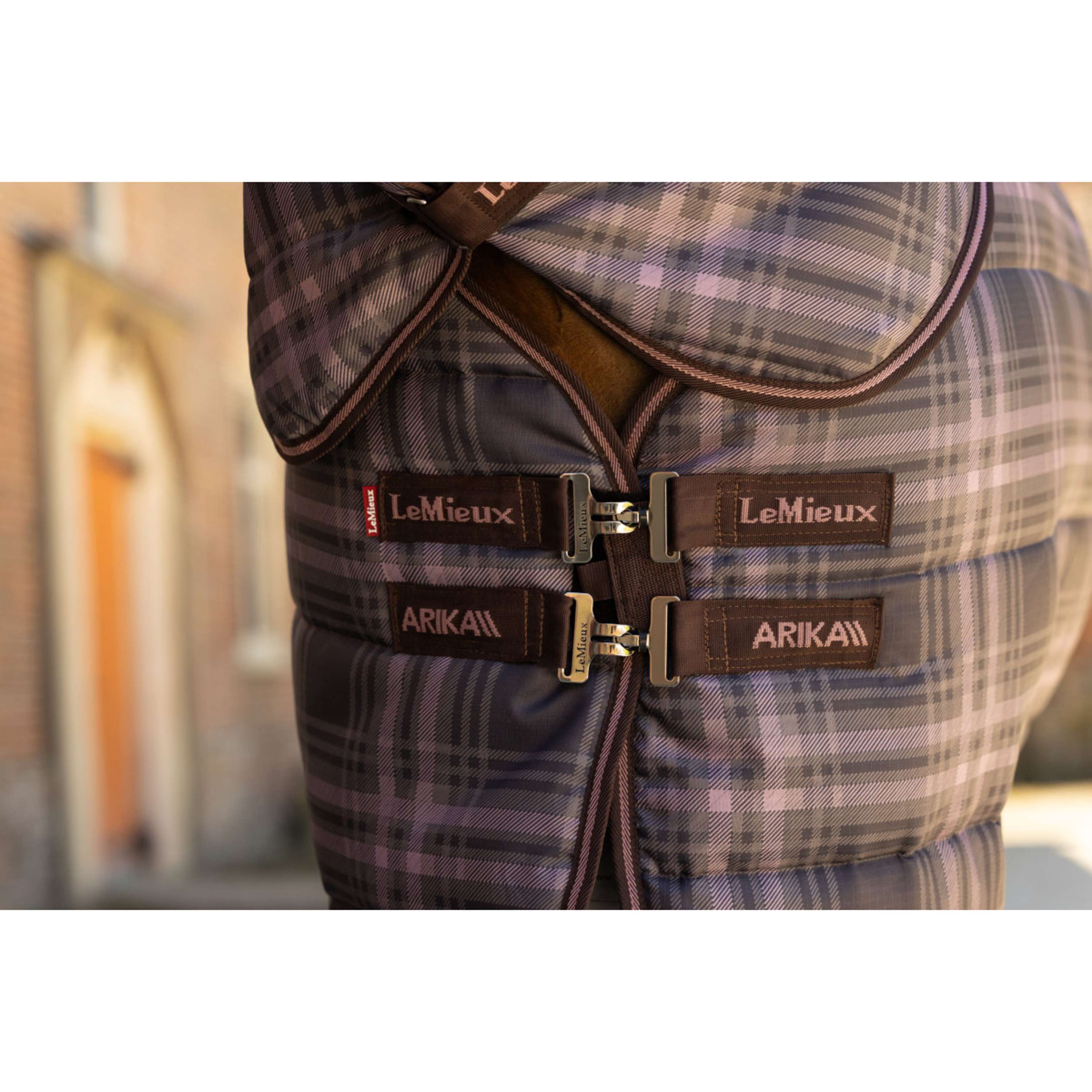 LeMieux Coperta da scuderia Arika Heritage Check with Neck 200g Cocoa