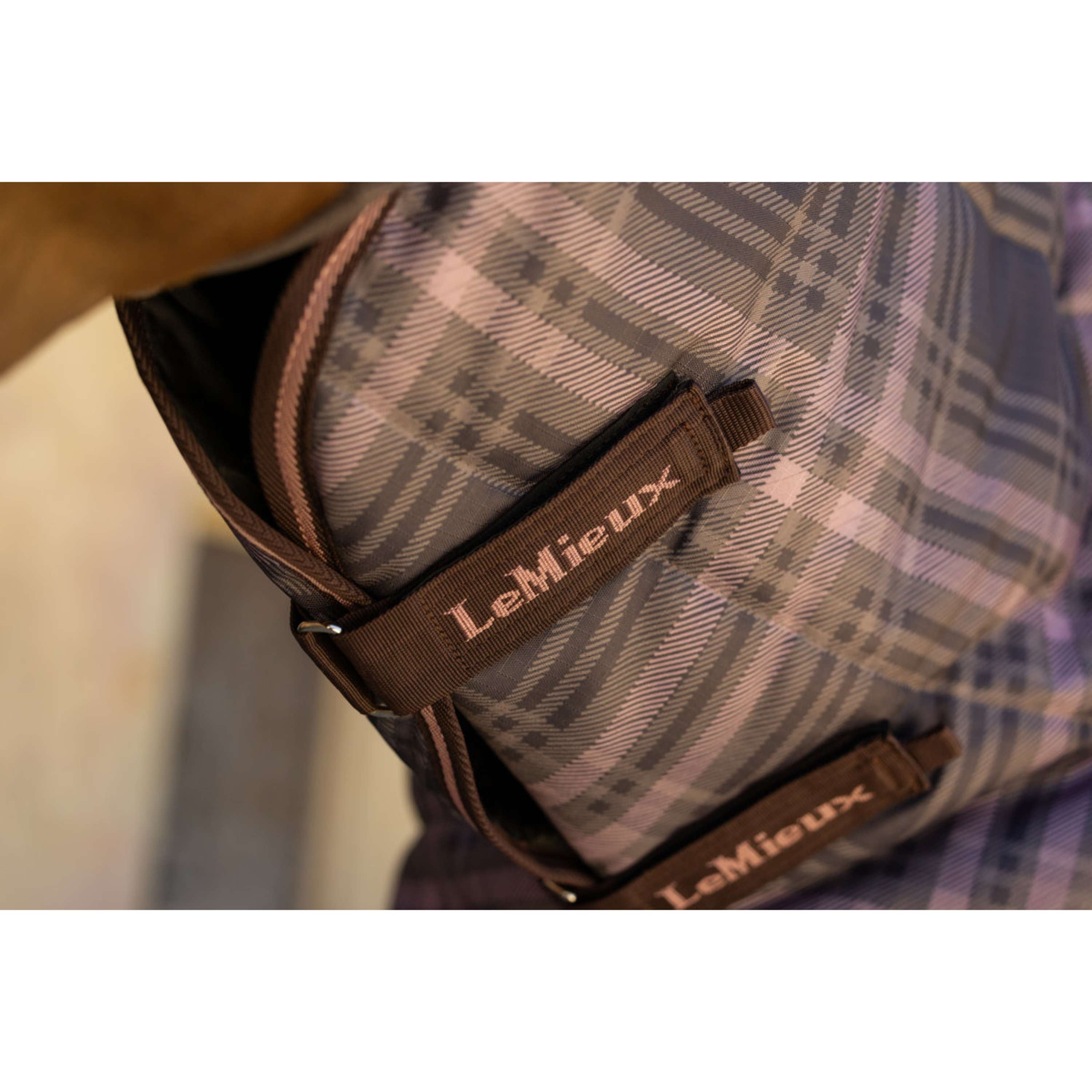 LeMieux Coperta da scuderia Arika Heritage Check with Neck 200g Cocoa
