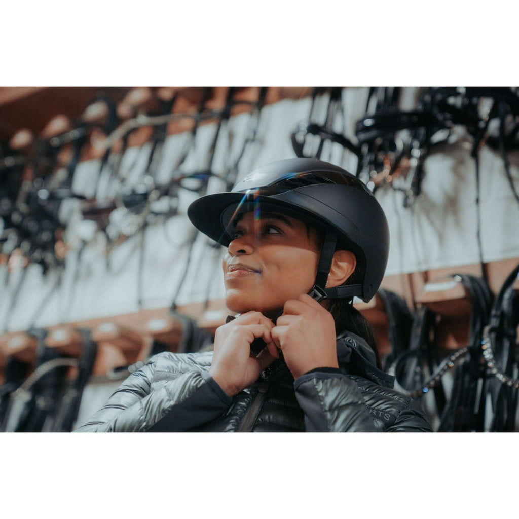 Pikeur Cappellino AirLuxe Pure Visiera lunga Nero