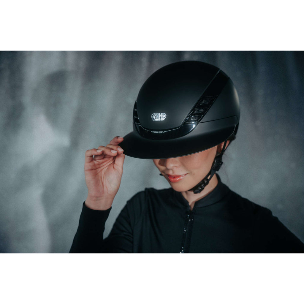 Pikeur Cappellino AirLuxe Pure Visiera lunga Nero