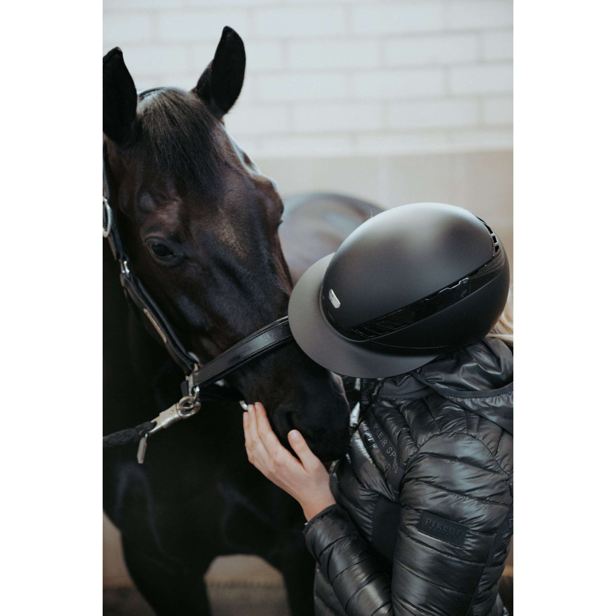 Pikeur Cappellino AirLuxe Pure Visiera lunga Nero