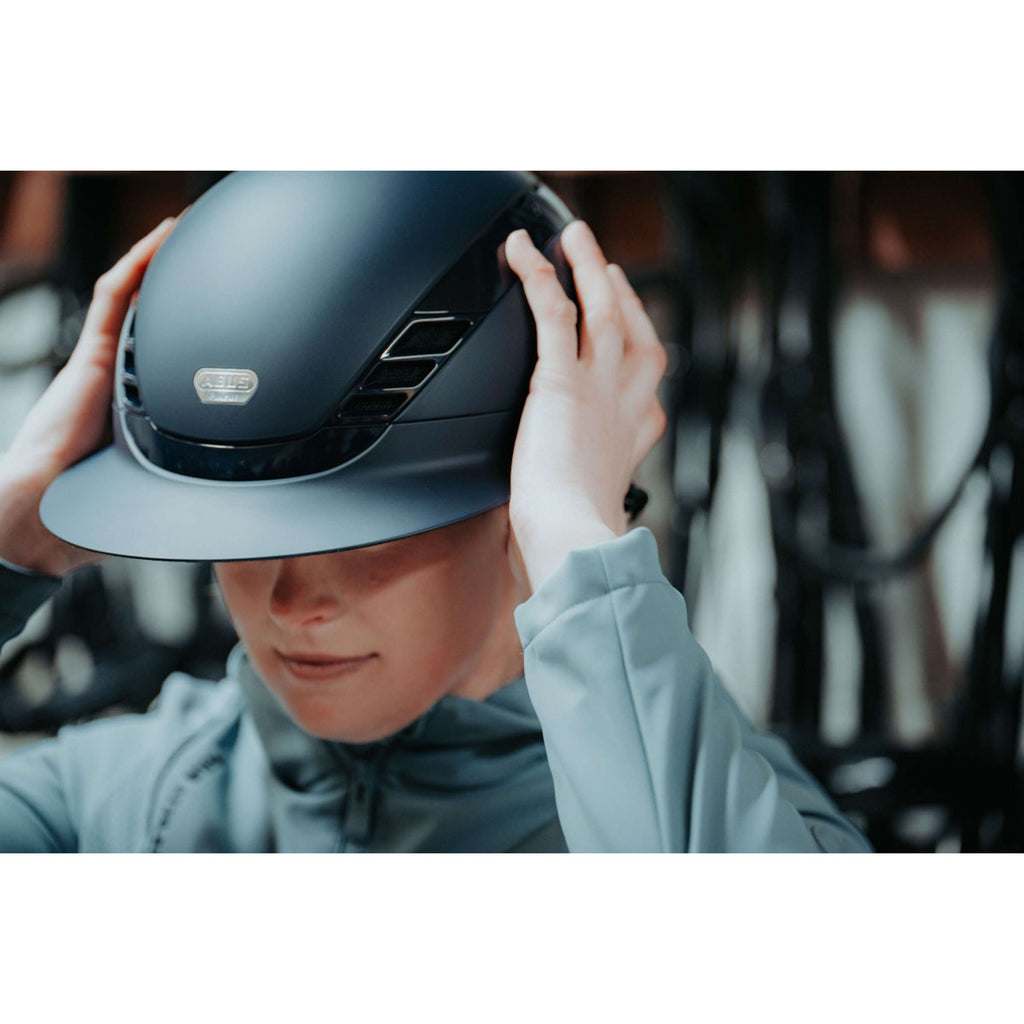 Pikeur Cappellino AirLuxe Pure Visiera lunga Midnight Blue