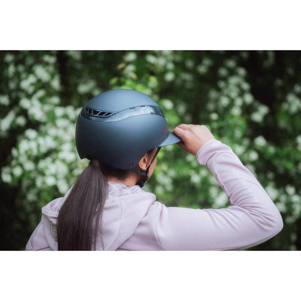 Pikeur Cappellino AirLuxe Pure Visiera lunga Midnight Blue