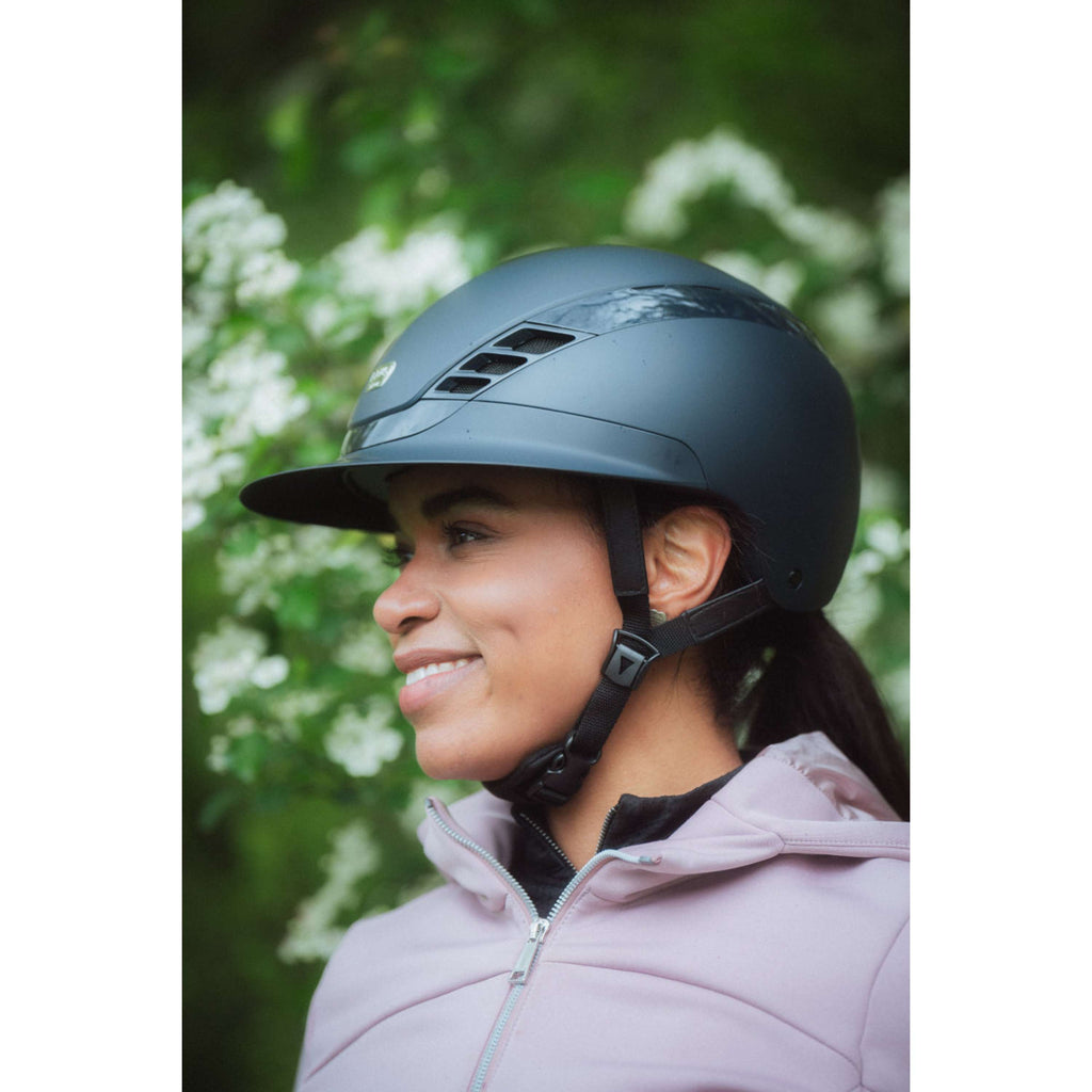 Pikeur Cappellino AirLuxe Pure Visiera lunga Midnight Blue