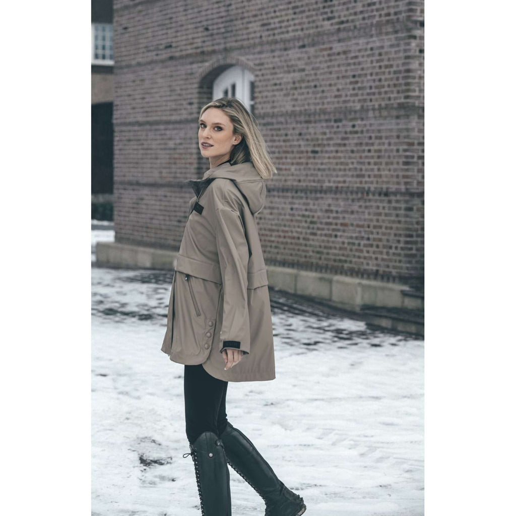 Pikeur Impermeabile Cape Athleisure AW26 Mocha Cream