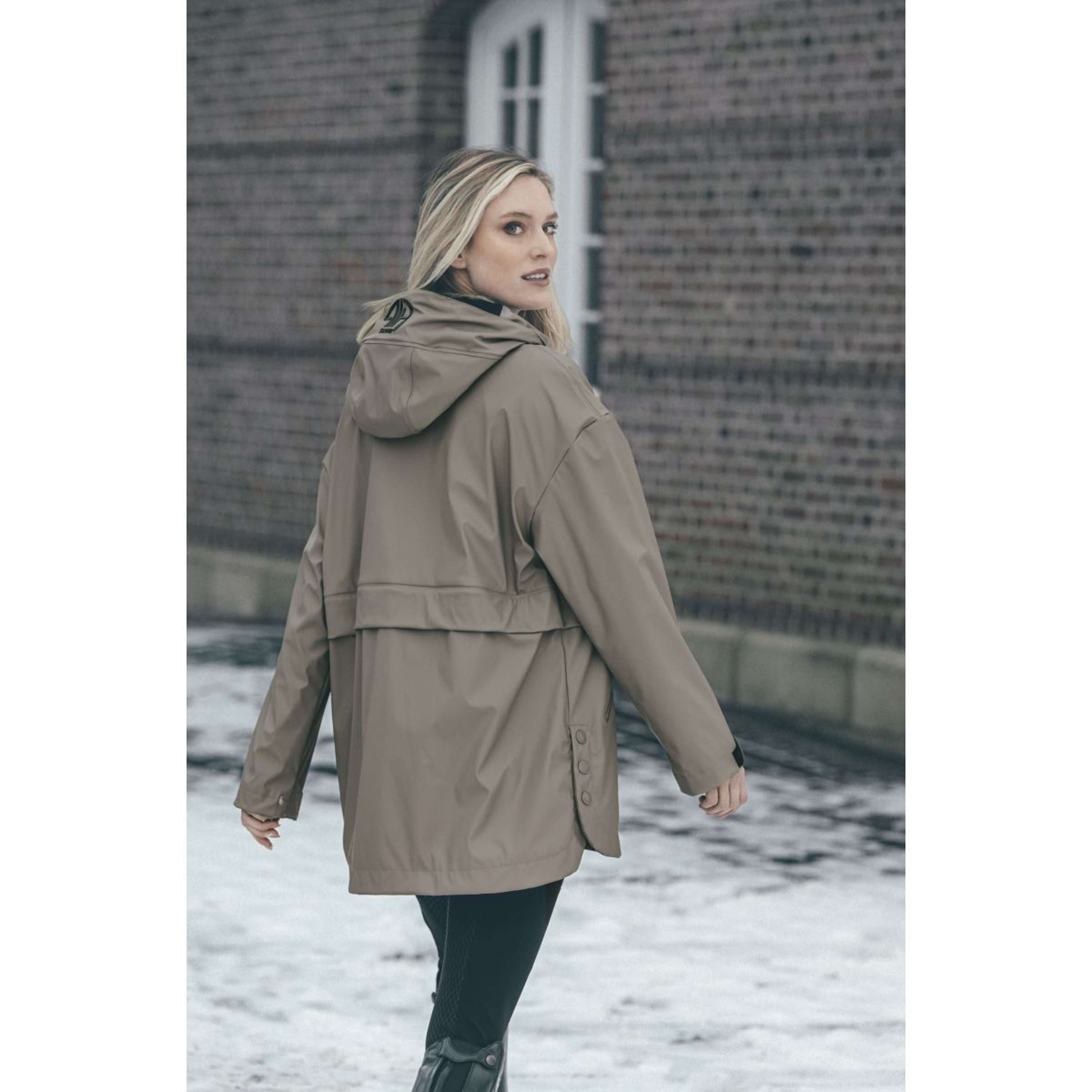 Pikeur Impermeabile Cape Athleisure AW26 Mocha Cream