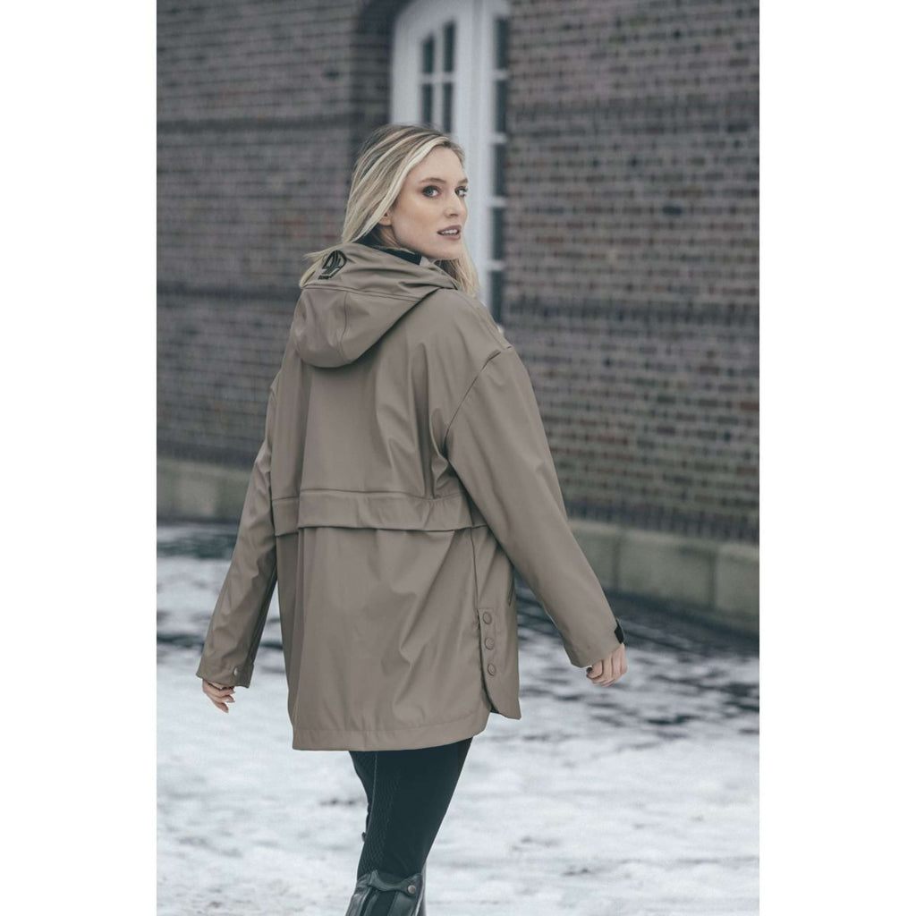 Pikeur Impermeabile Cape Athleisure AW26 Mocha Cream