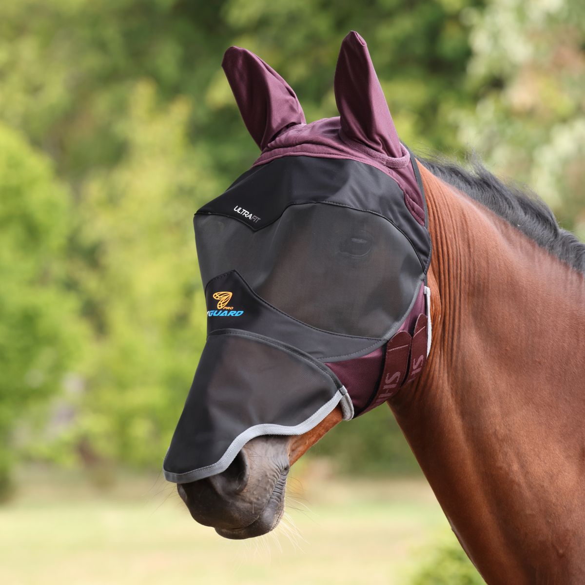 FlyGuard Maschera per Mosche Pro Deluxe con Orecchie e Naso Black Cherry