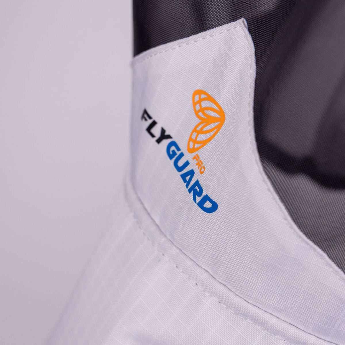 FlyGuard Maschera per Mosche Pro Sun Shade con Orecchie e Naso Bianco