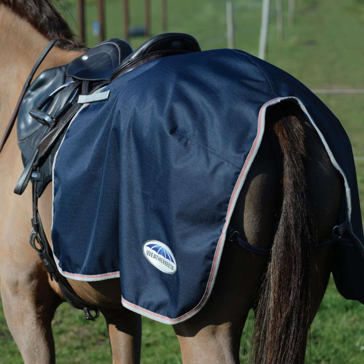 Weatherbeeta Coperta da esercizio Essential Fleece Lined Quarter Blu marino/Argento/Rosso
