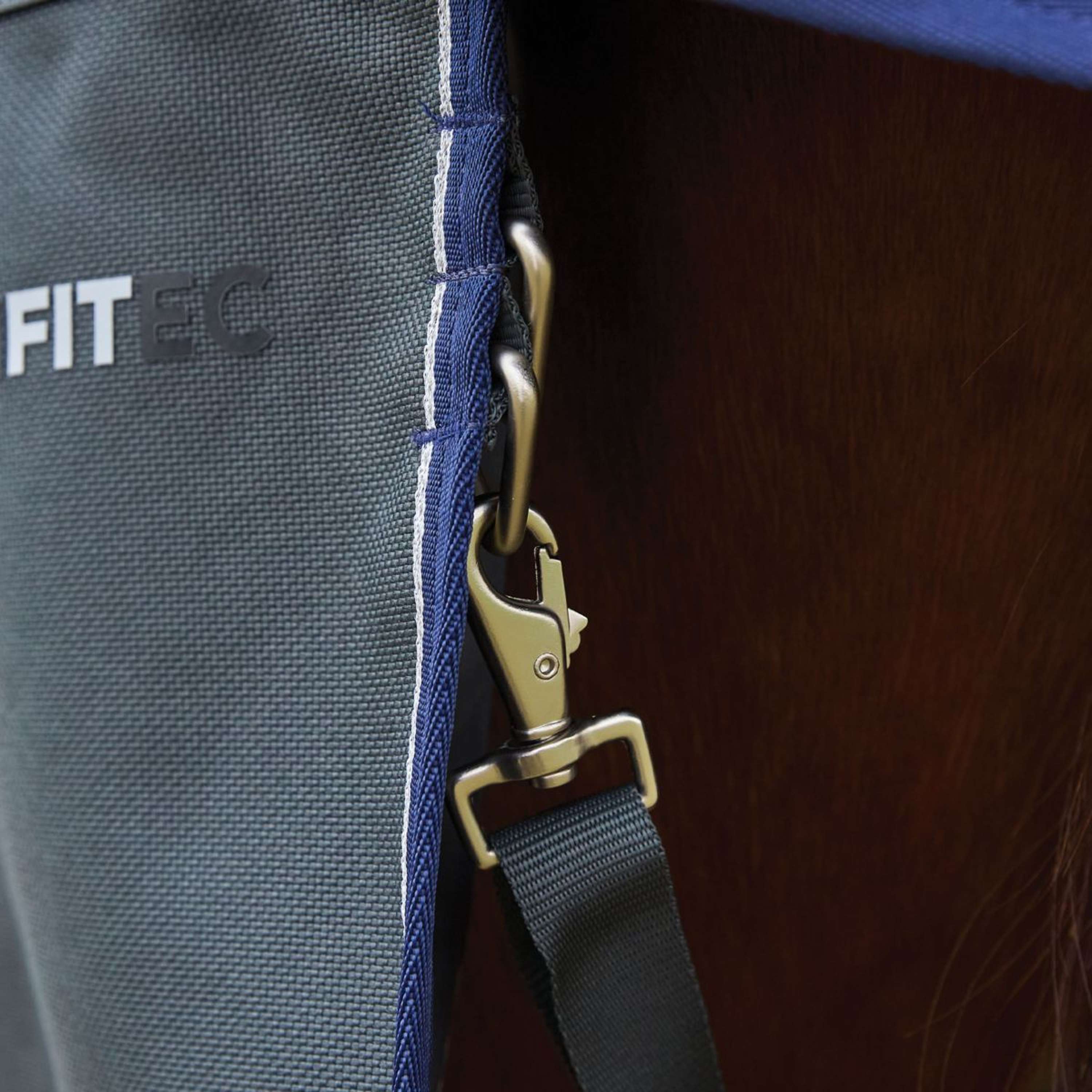 WeatherBeeta ComFiTec Ultra Turnout Standard Neck 220g Carbone